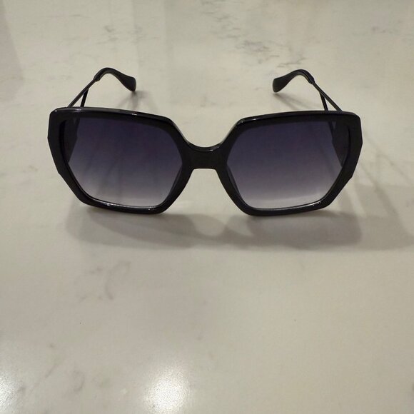 Oversized Gradient Sunglasses - Picture 2 of 5